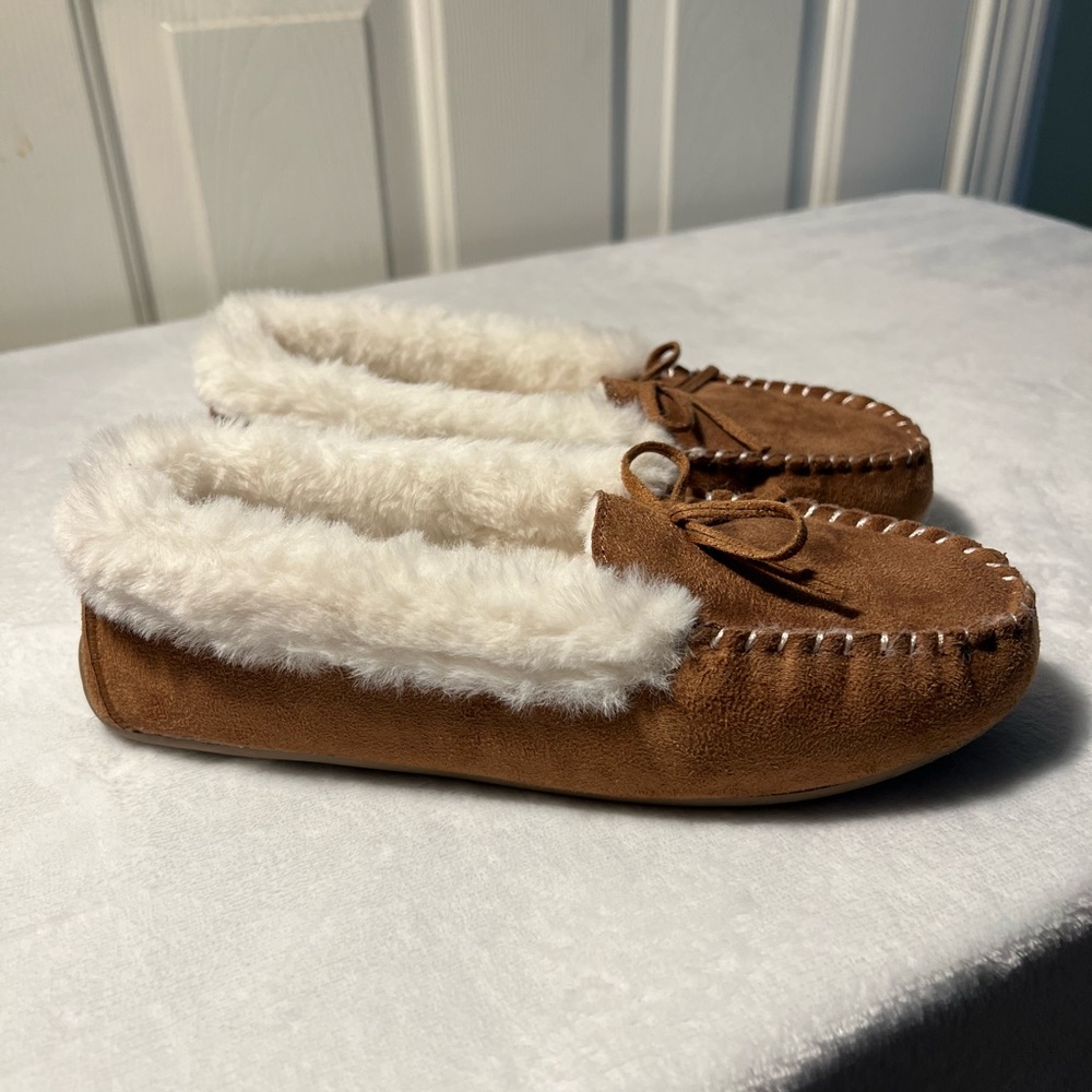 Nautica women's slipper faux fur warm slip-on indoor outdoor house shoes, Size 7